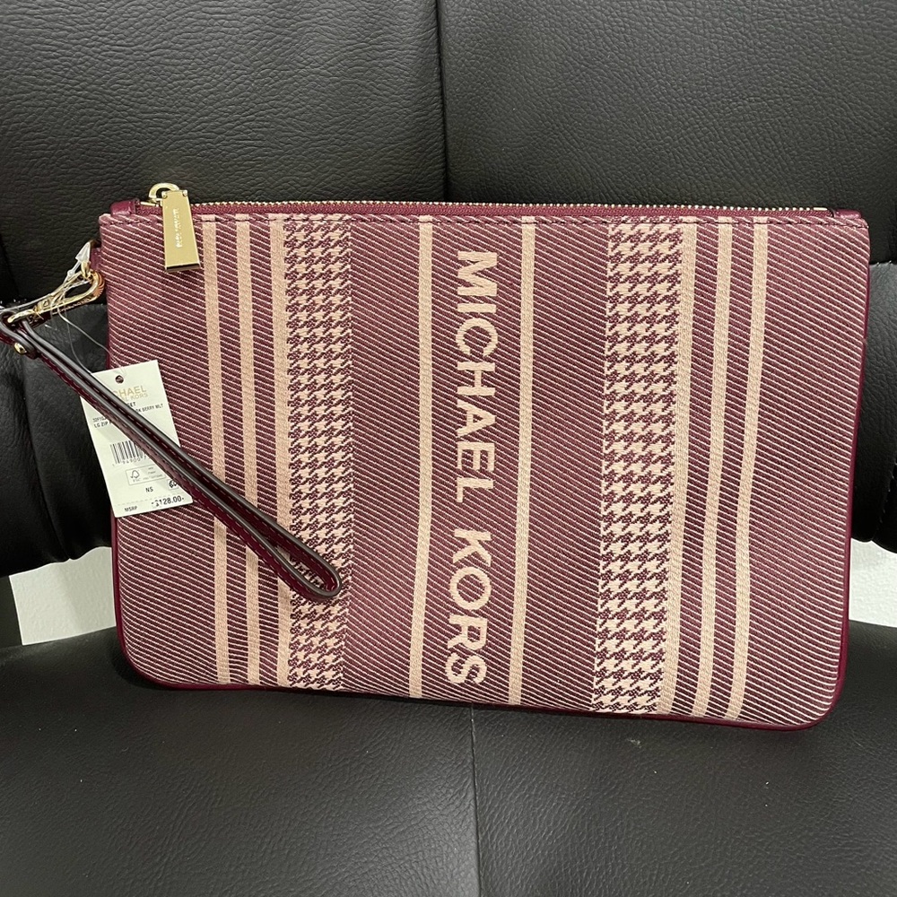 Micheal Kors Jet Set Berry Pouch